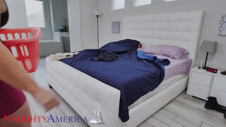 Naughty America - London River és a fiatal cerka