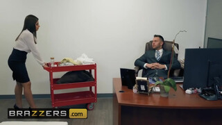 Brazzers - Ella Knox az óriás kannás spanyol csajszi