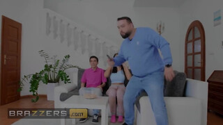 Brazzers - Jennifer Mendez tini pasi pöcsén lovagol