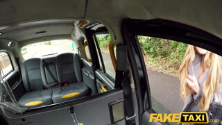 Stacey Saran a taxissal dug - Fake Taxi