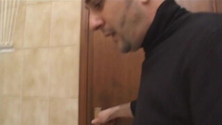 Olasz asszony a fürdőben baszik