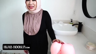 Hijab Hookup - Tokyo Lynn a szőrös muffos házastárs