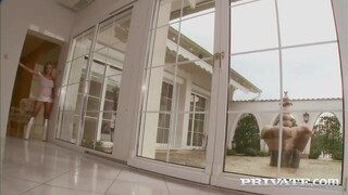 Private com - Jessica Moore durván hátsó bejáratba dugva