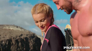 Private com - Cherry Kiss a izgató szörfös kisasszony
