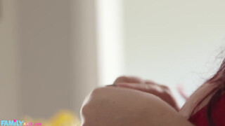 FamilyXXX - Natasha Nice az óriás kannás milf