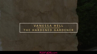 Karups - Vanessa Hell a pici mellű milf