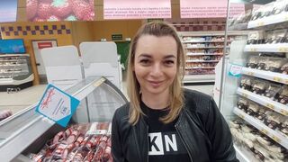 Bevásárlás közben találkoztam vele, cumizás a nyilvános wc-ben, és lenyeli a nagy spriccet
