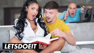 Kezdő angolos kiscsaj ánuszban profi a LetsDoeIt csatornán