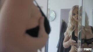 Méretes Tőgyes Világos Szőke Milf Mélytorok Akcióban a Cherry Pimps Csatornán